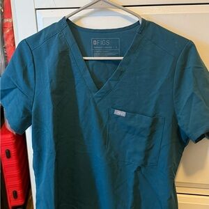 Figs Catarina scrub top in Caribbean blue